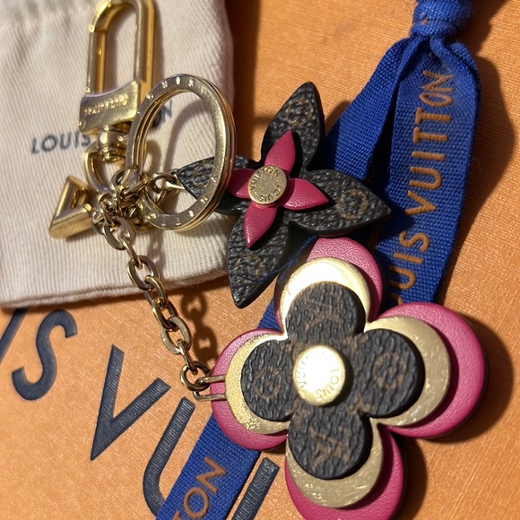 Louis Vuitton BAG CHARM AND KEY HOLDER - Picture 2 of 5